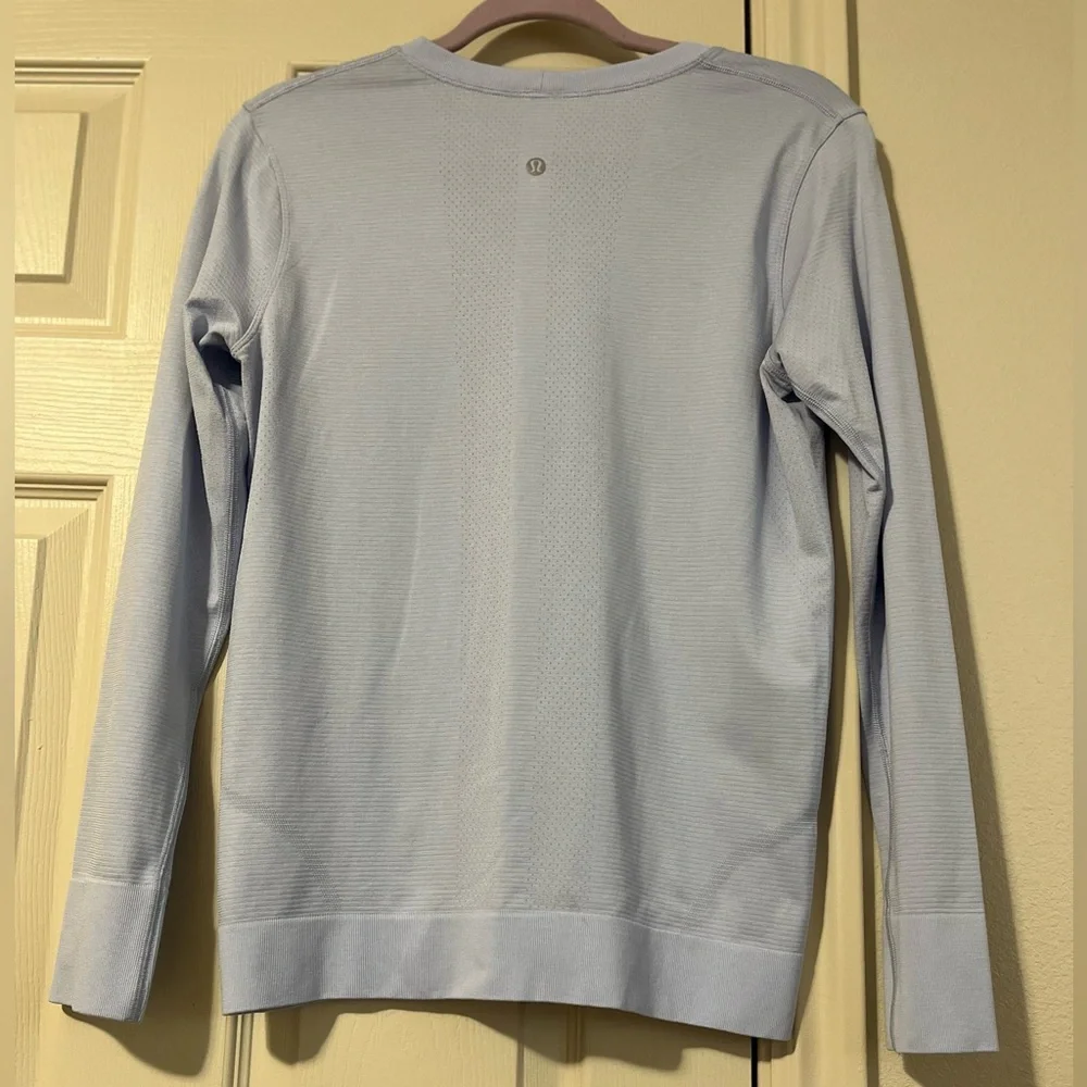 Lululemon Swiftly Tech Relaxed Light Blue Long Sleeve Top Women’s Size 6
